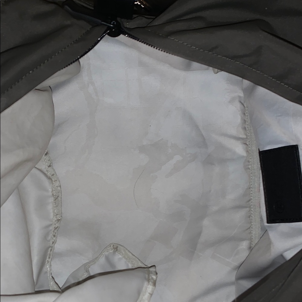Lululemon green dufflebag vinyl with black leather handles 18in long - Picture 9 of 13